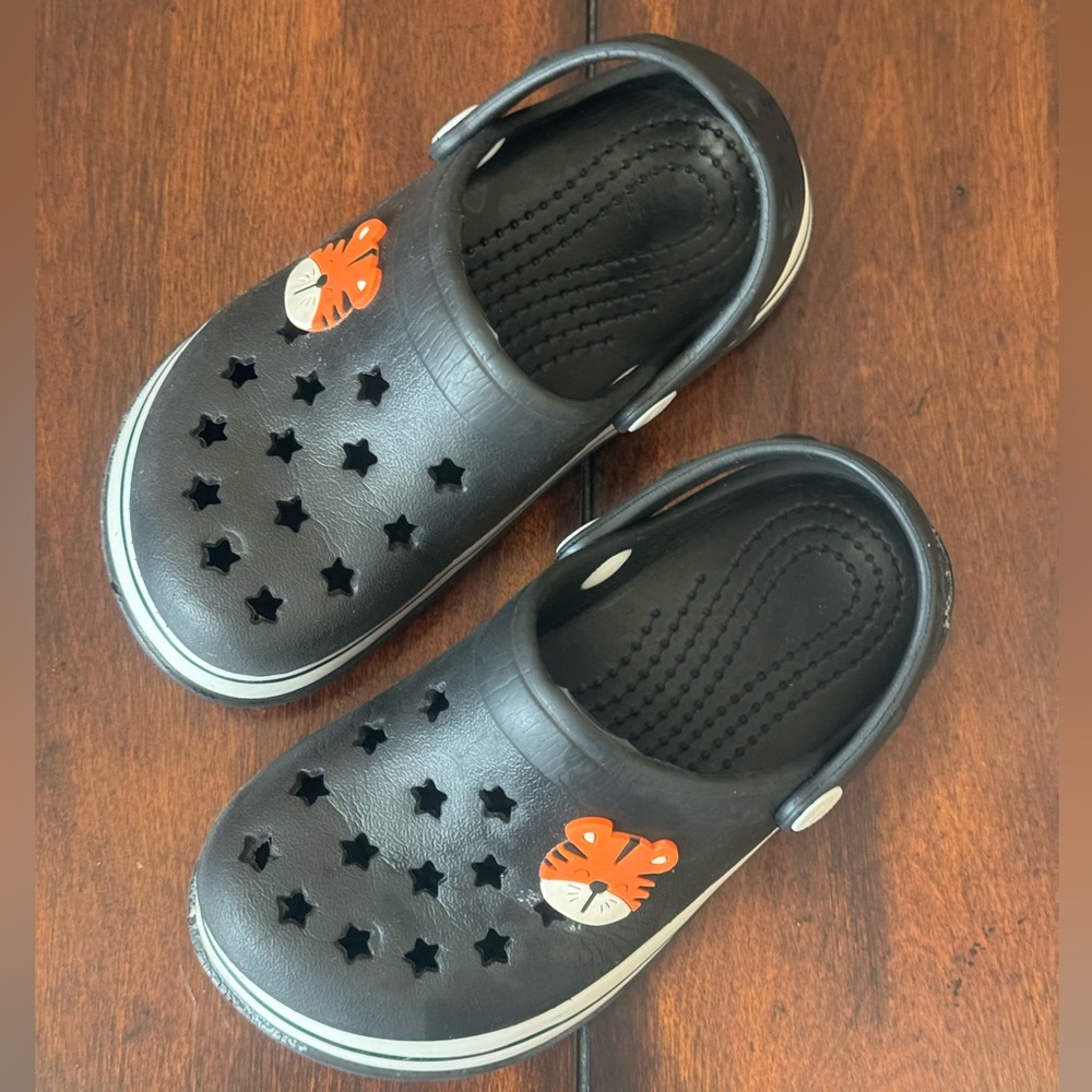 Koala Kids Size 9 toddler Crocs in Black/White